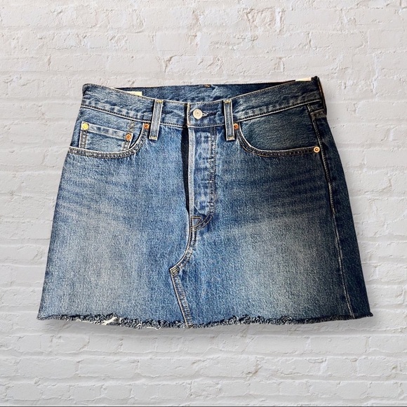 LEVIS DENIM SKIRT SZ 28 - Picture 1 of 6